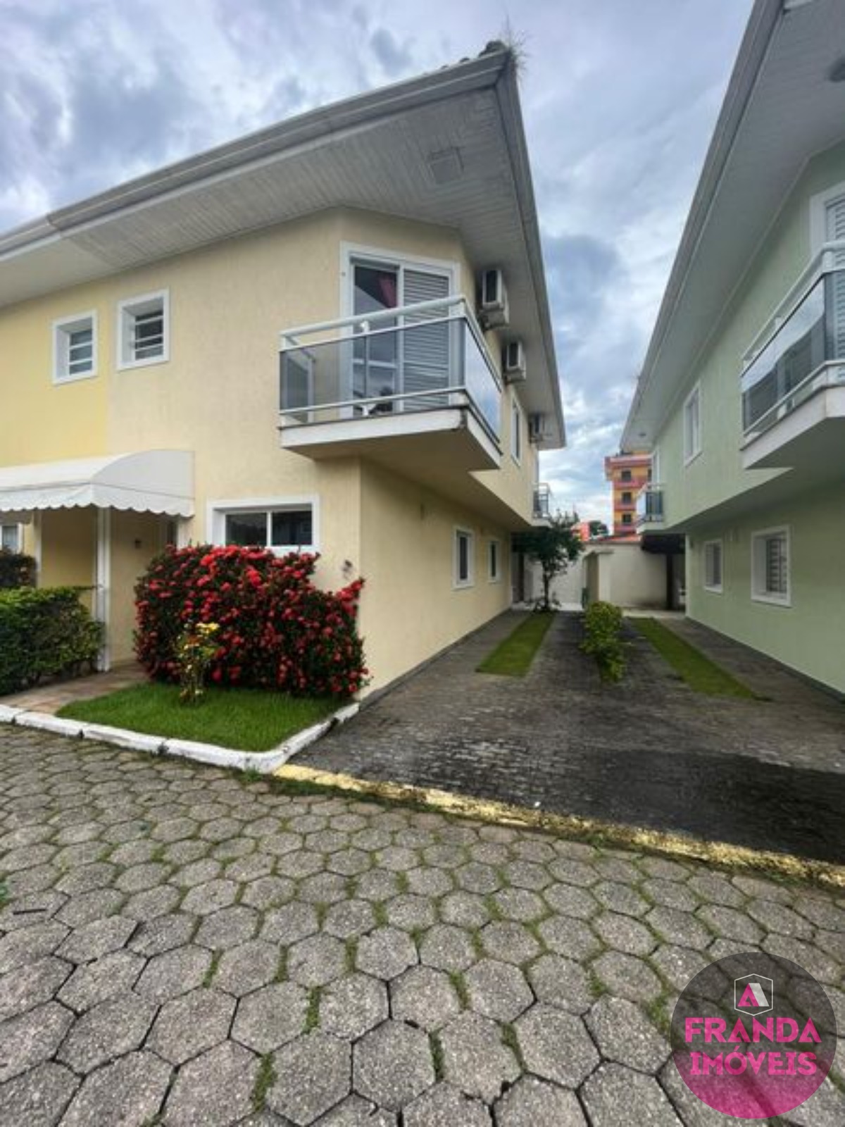 Venda de Sobrado Em Condomínio Fechado no Bairro Praia Grande em Ubatuba/SP!!!!