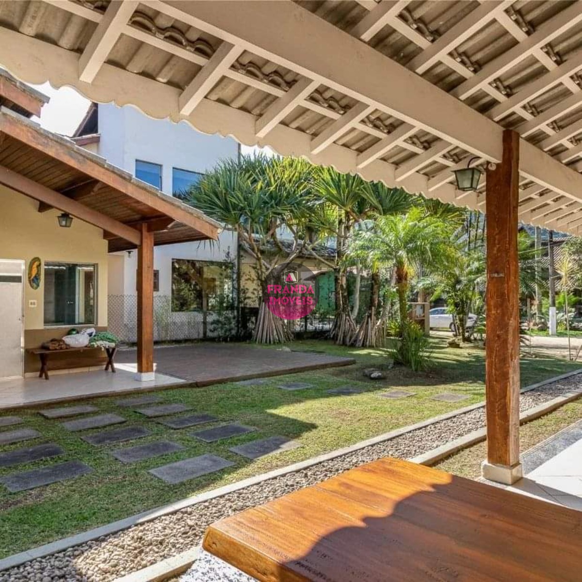 Venda de Excelente Casa Assobradada em Ubatuba/SP!!!!