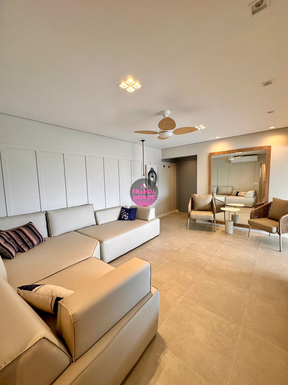 Apartamento de Alto Padrão à Venda no Bairro Itaguá por R$ 1.650.000,00