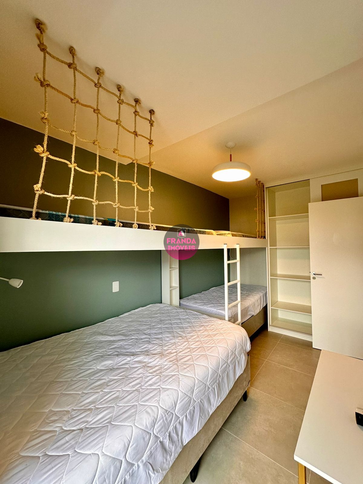 Apartamento de Alto Padrão à Venda no Bairro Itaguá por R$ 1.650.000,00