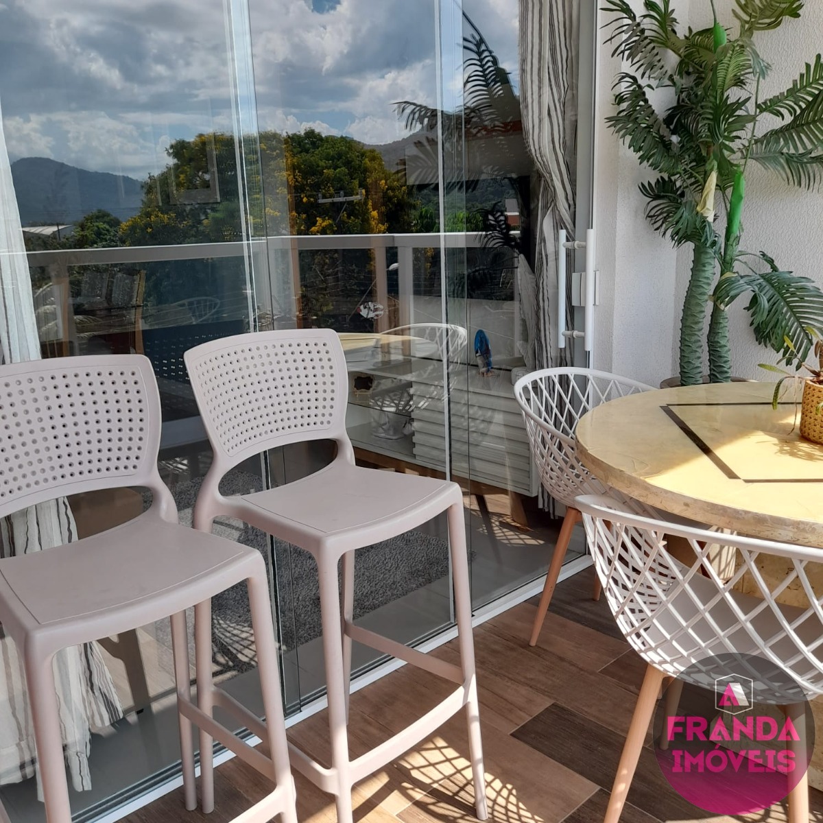 Apartamento Mobiliado à Venda no Centro de Ubatuba/SP!