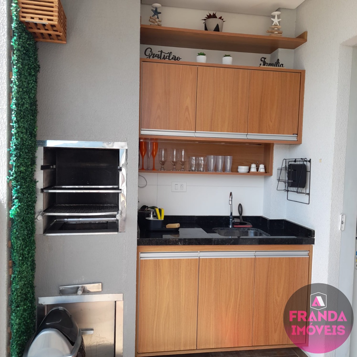 Apartamento Mobiliado à Venda no Centro de Ubatuba/SP!