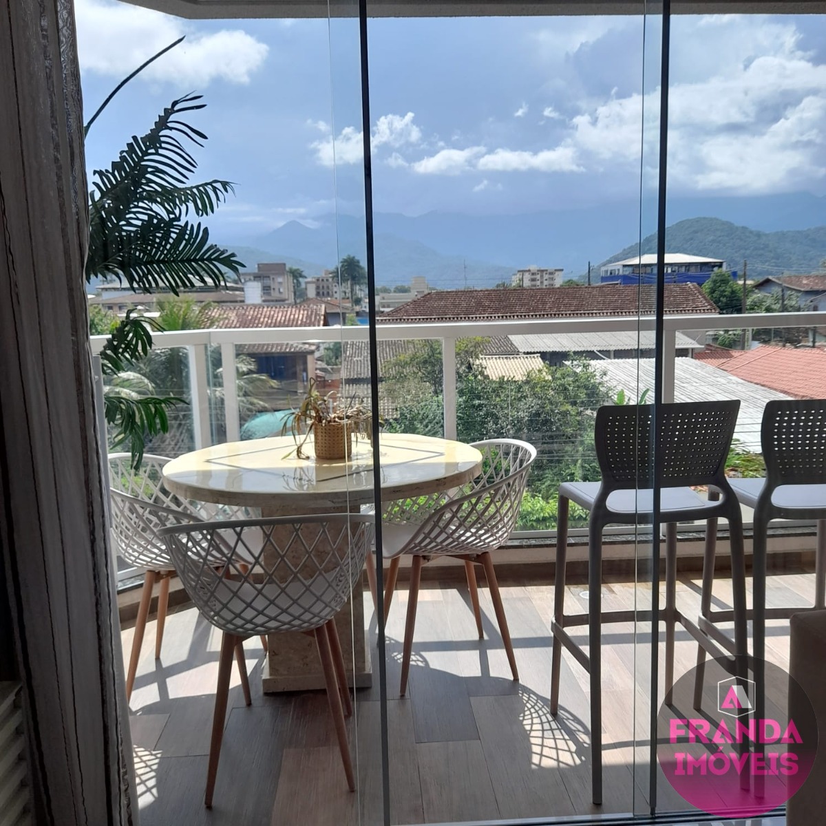 Apartamento Mobiliado à Venda no Centro de Ubatuba/SP!
