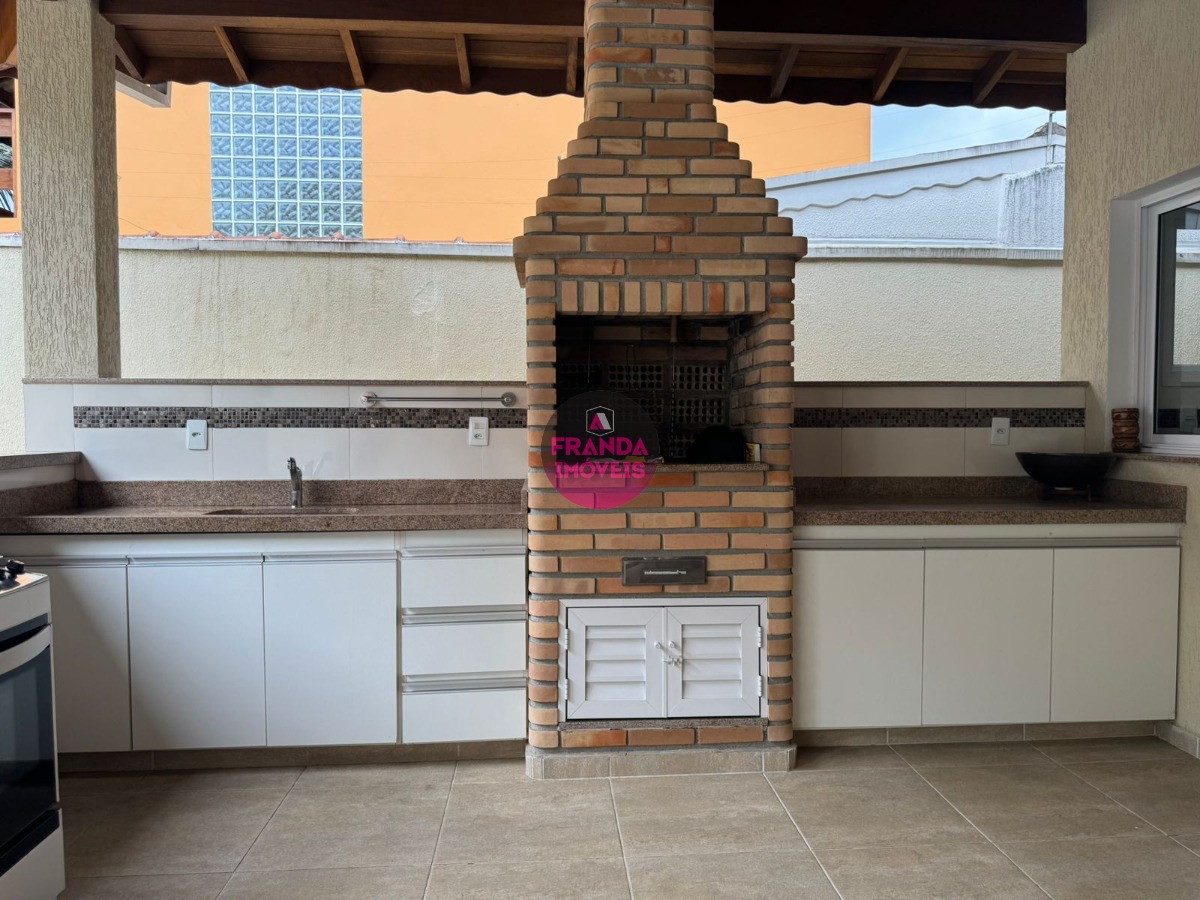 Maravilhosa Casa à Venda no Bairro Perequê-Açu - Um Paraíso à Sua Espera!