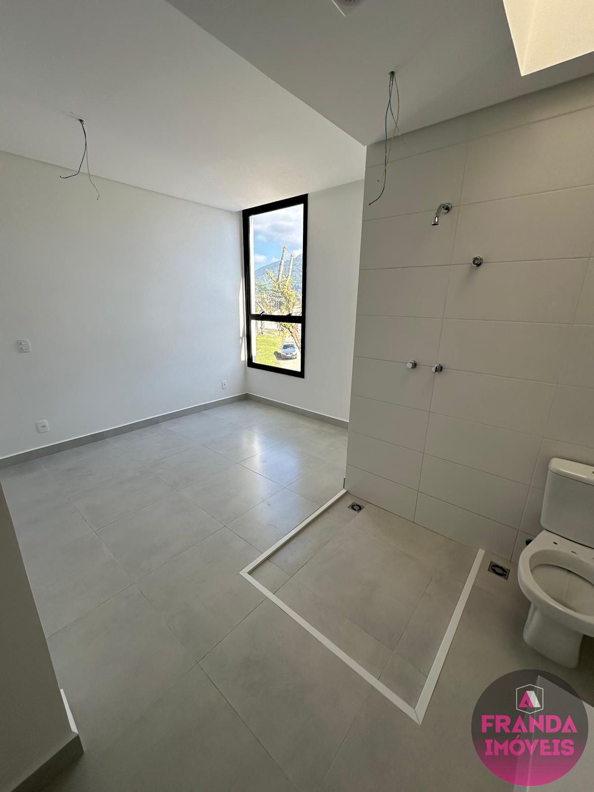 Belíssima Casa em Condomínio Fechado no Bairro Itaguá - Ubatuba/SP