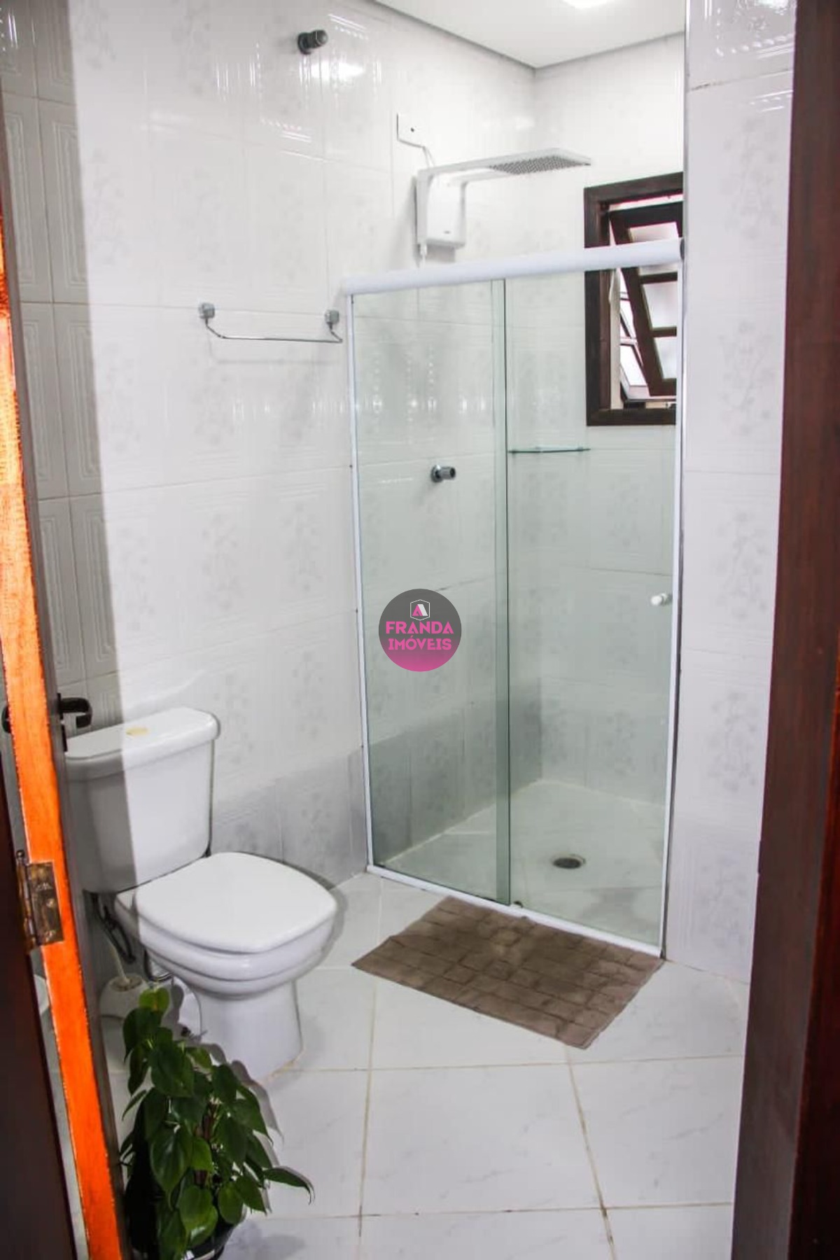 Sua Nova Casa de Luxo, Conforto e Segurança Espera por Você!