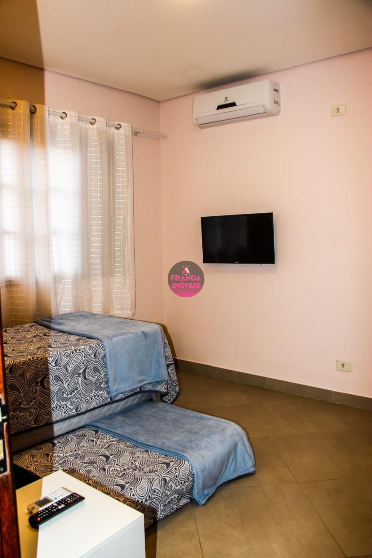 Sua Nova Casa de Luxo, Conforto e Segurança Espera por Você!