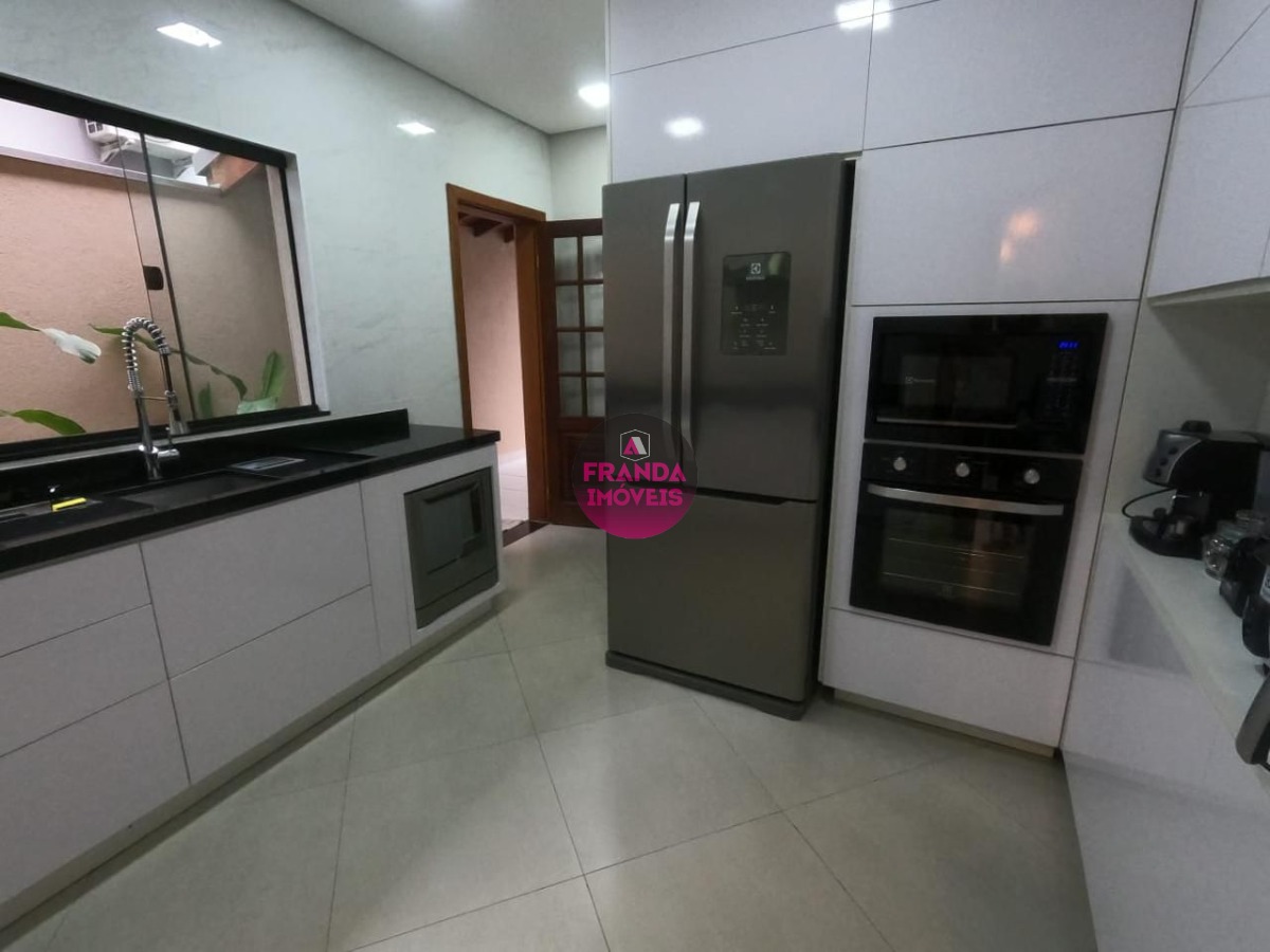 Sua Nova Casa de Luxo, Conforto e Segurança Espera por Você!