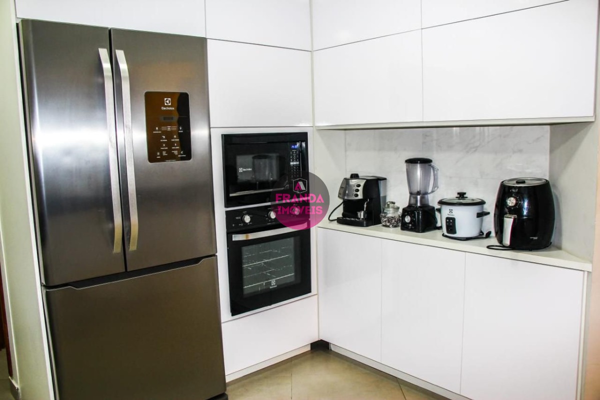 Sua Nova Casa de Luxo, Conforto e Segurança Espera por Você!