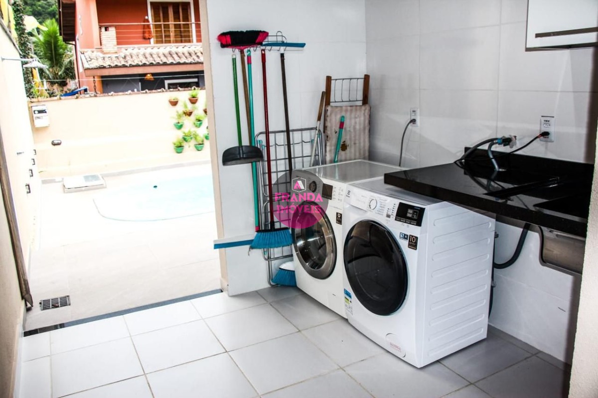 Sua Nova Casa de Luxo, Conforto e Segurança Espera por Você!