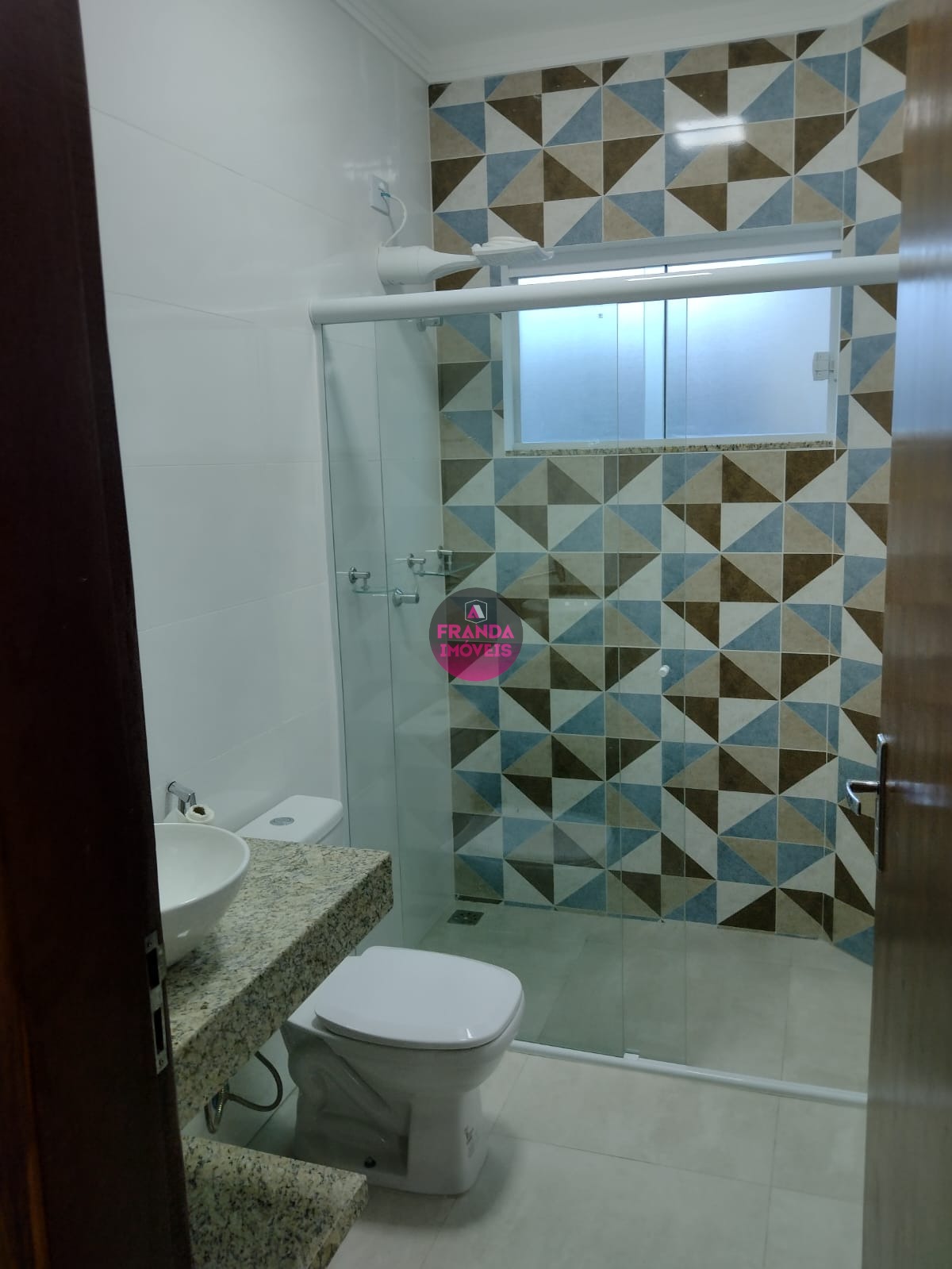 Maravilhosa Casa à Venda em Condomínio Fechado, bairro Horto - Ubatuba/SP!