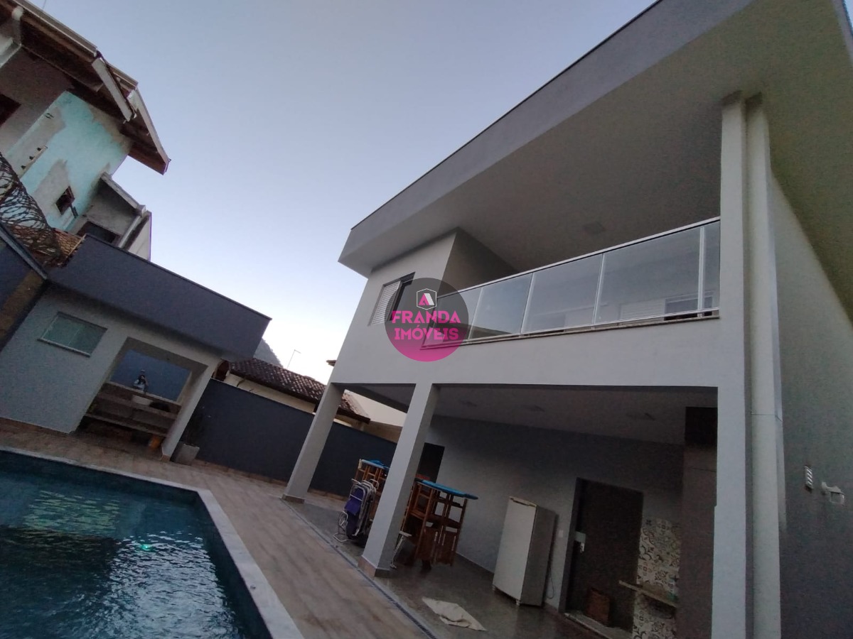 Maravilhosa Casa à Venda em Condomínio Fechado, bairro Horto - Ubatuba/SP!