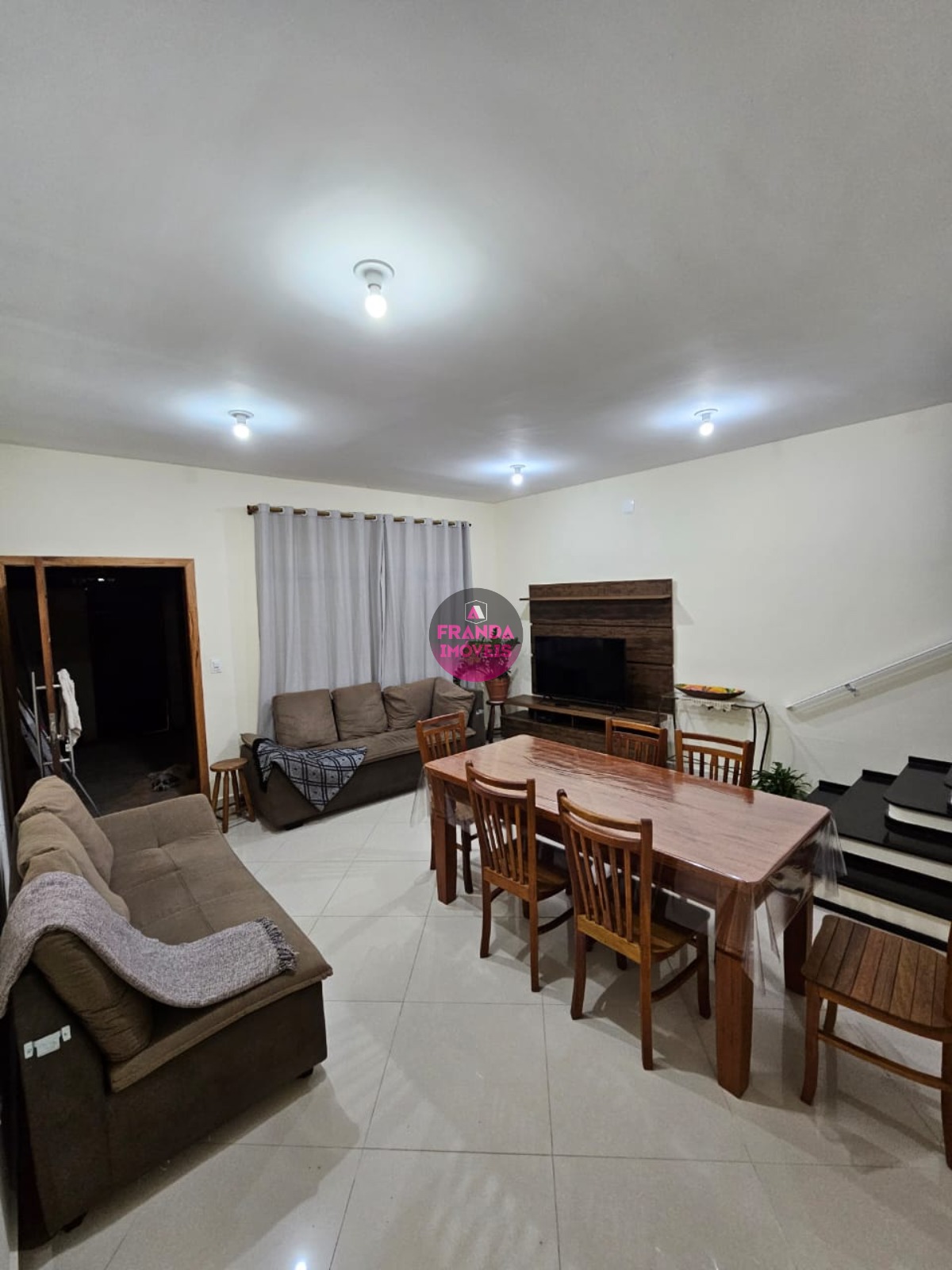 Sobrado à venda com 2 quartos, 220m² - Foto 1