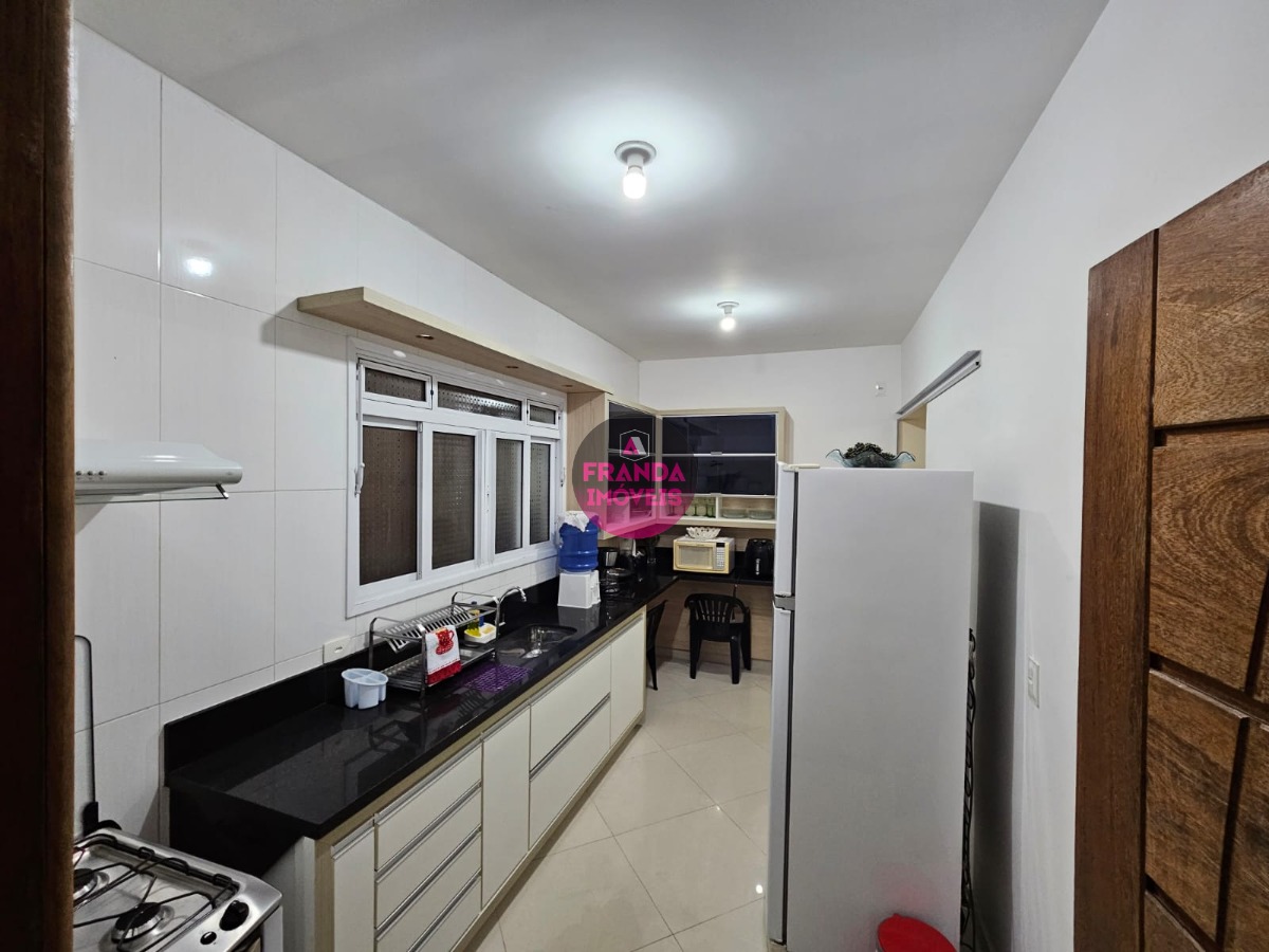 Sobrado à venda com 2 quartos, 220m² - Foto 2
